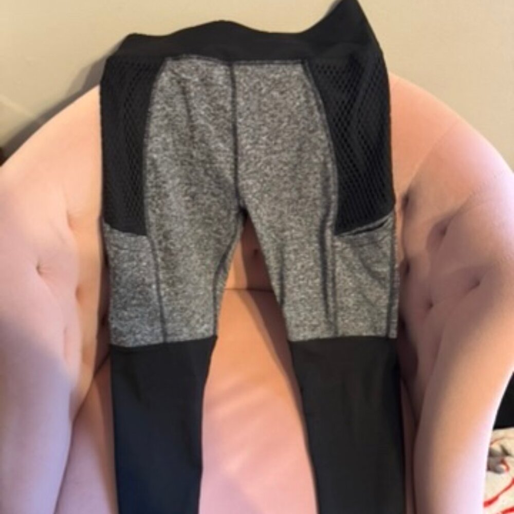 POP Fit Black and Gray Color Block Leggings Size M (with pockets!)
